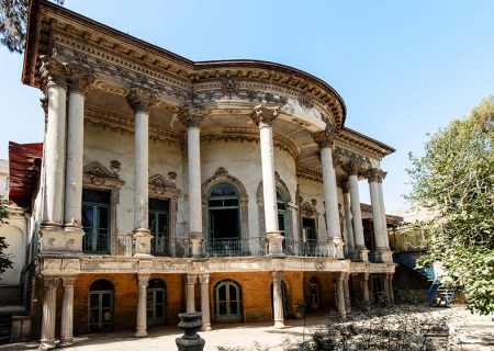 خانه مستوفی الممالک تبدیل به انبار پست شده است | ضرغامی حواسش به گردشگران خارجی است