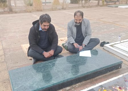 بر مزار دکتر فرهاد نظری